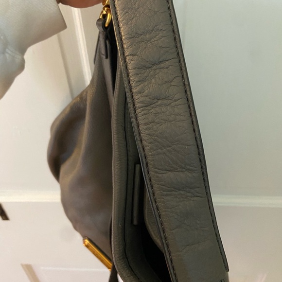 Marc by Marc Jacob’s Hillier Hobo Crossbody Grey EUC - Picture 6 of 14